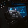 Поддержка Bluetooth® и голосового управления